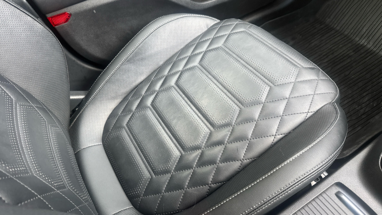 Ford Focus 1.0 EcoBoost Hybrid mHEV 155 Titanium Vignale 5dr Petrol Hatchback